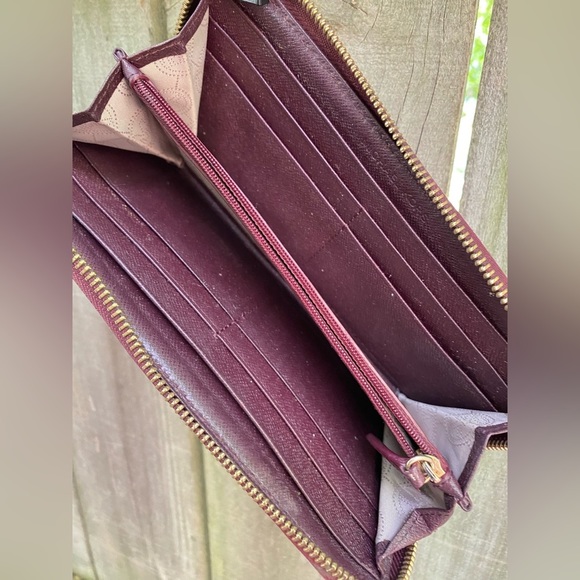 Michael Kors Zip-Around Wallet​ - Picture 3 of 5